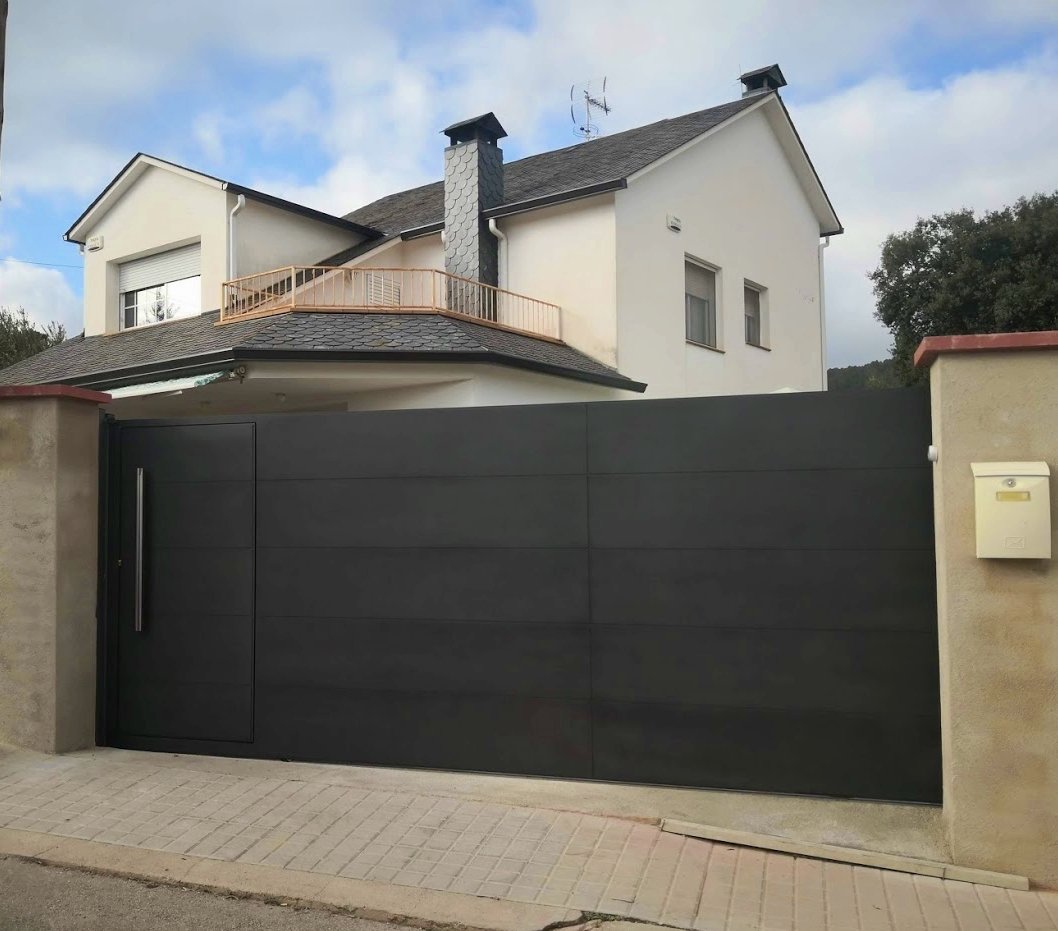 Puerta corredera moderna de laminas de chapa medida compra online