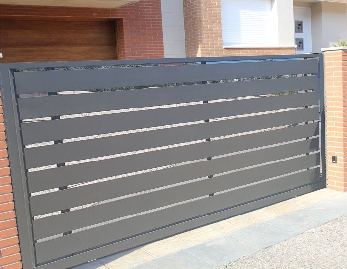 Puerta corredera con laminas de chapa separadas medida compra online