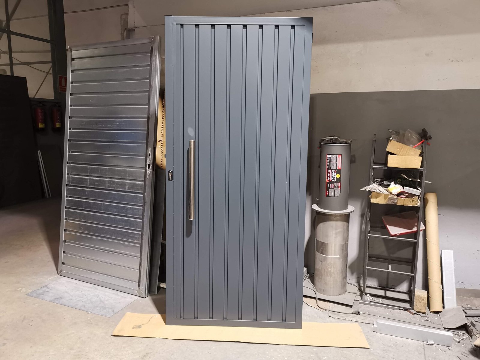 Puerta peatonal de hierro modelo CHP vertical a medida