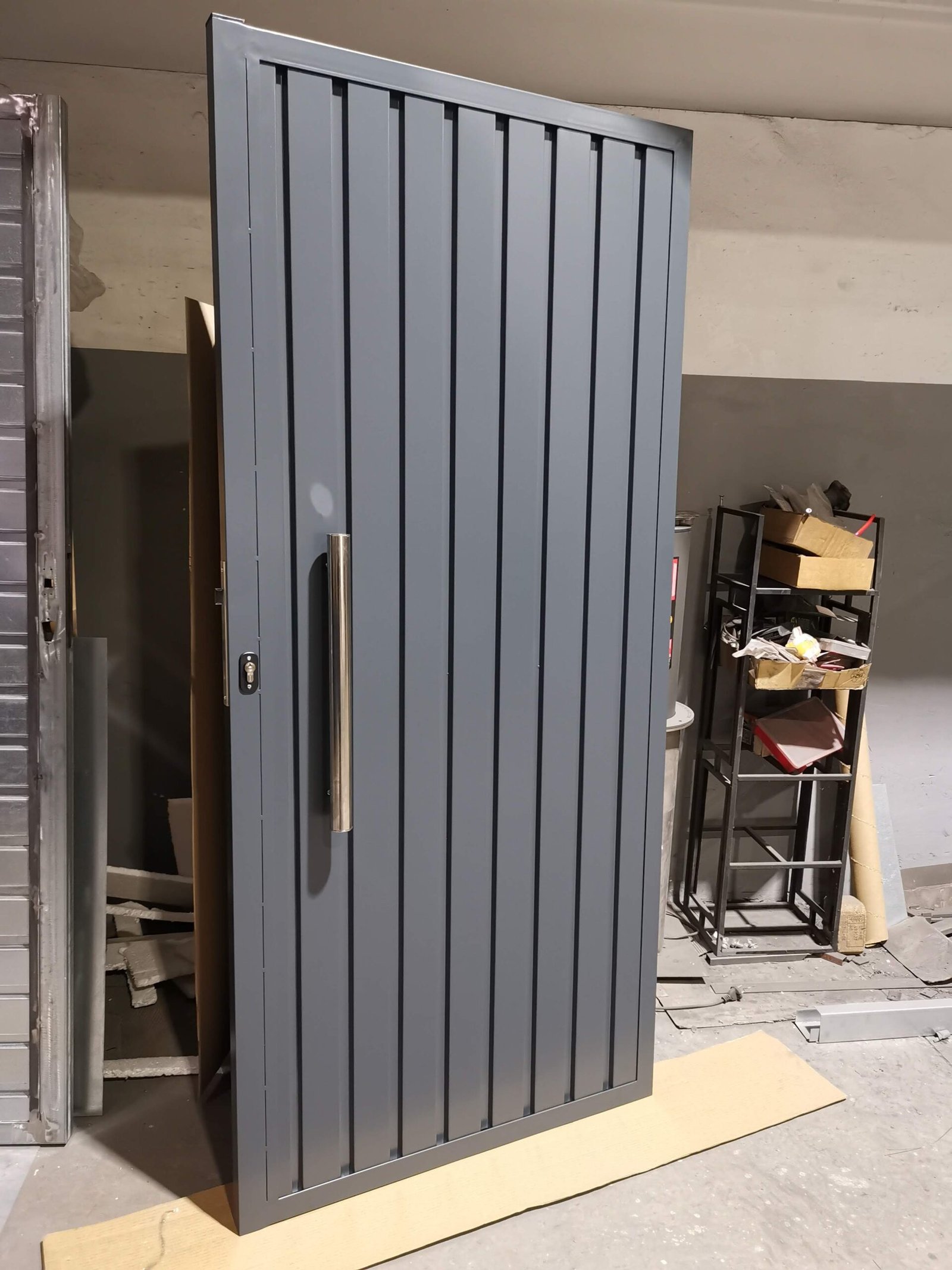 Puerta peatonal de hierro modelo CHP vertical a medida